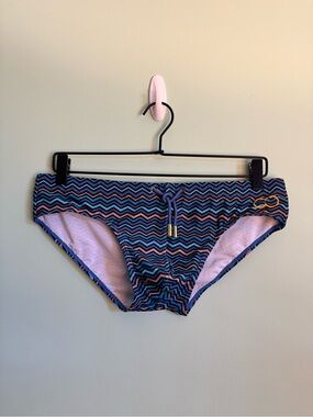 Men's 2EROS V10 Swim Brief in Navy/Blue Chevron Stripes - Size XL (35-36)